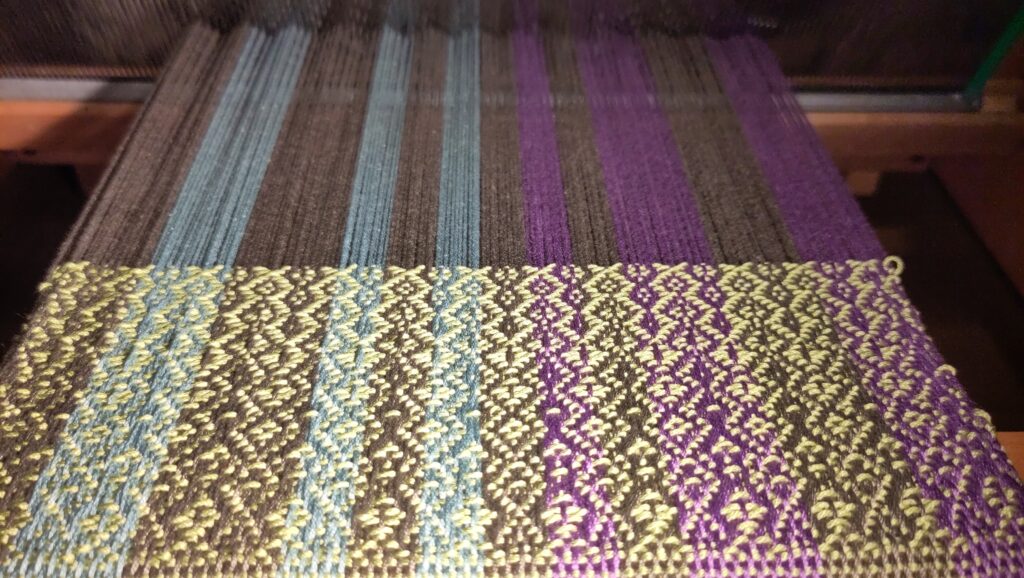 Strange zig-zaggy pattern in greeny yellow